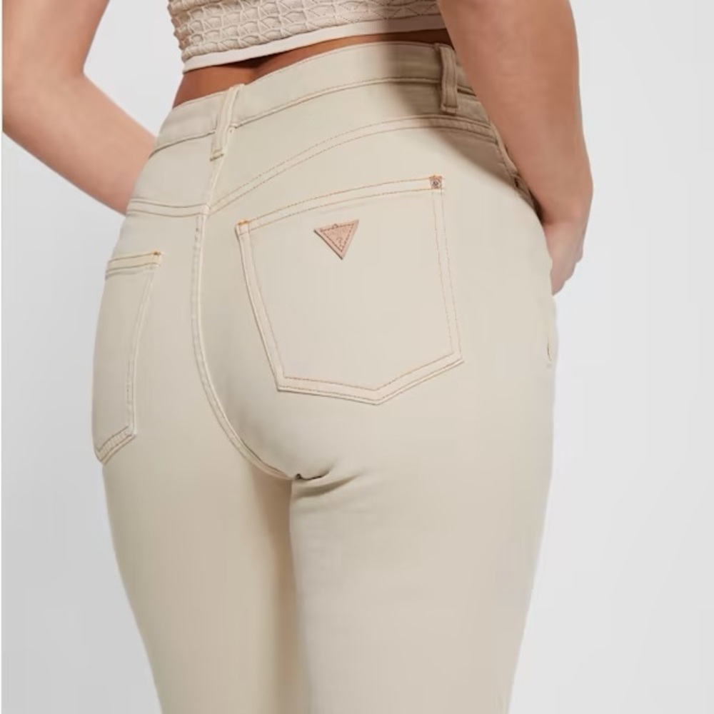 GUESS Aspen bone-beige mom jeans SIZE 25